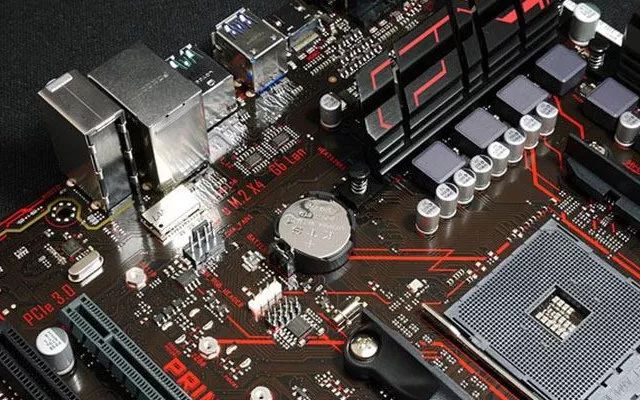 电脑主板上的电池有什么用_主板电池电脑用上有异响_主板电池电脑用上有什么反应