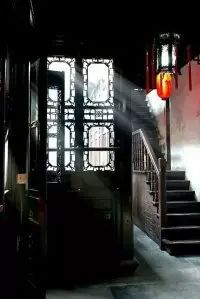 安静的坚强_在安静中不慌不忙地刚强_在安静中，不慌不忙地坚强