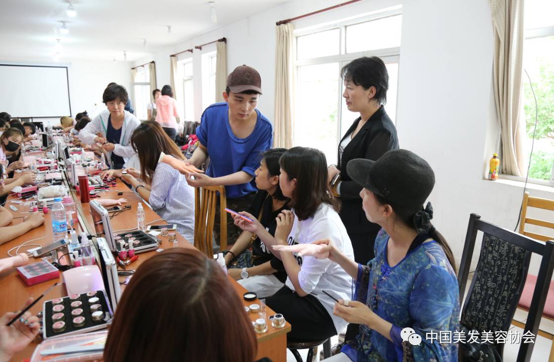 进巍美甲培训学校_美甲培训室_美甲培训学校需要什么手续