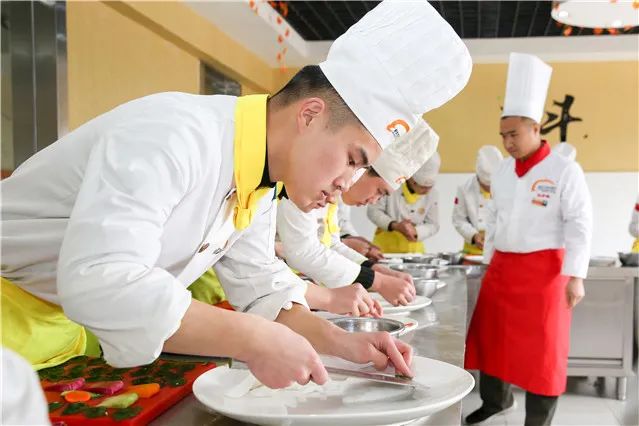 厨师培训哪家学校强_厨师培训排名学校有哪些_厨师培训学校排名