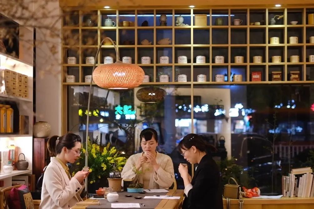 90后茶叶店老板开店经验_2020年茶叶店经营总结_了解茶叶店销售问题