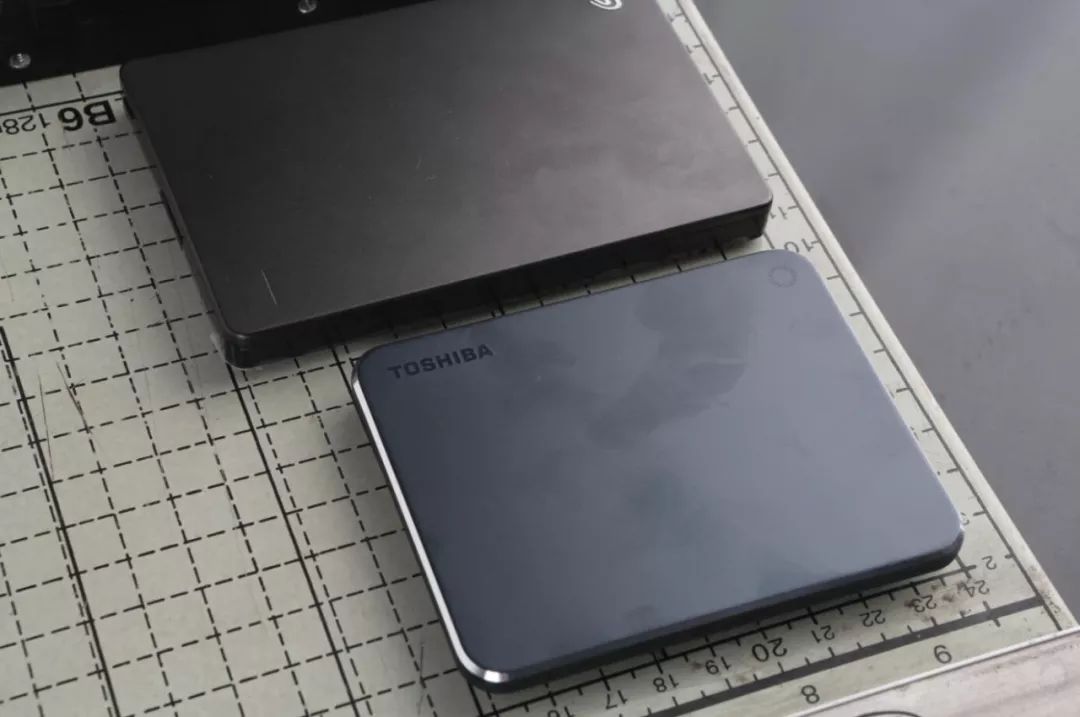 东芝移动硬盘有什么用?_东芝XS700 SSD移动硬盘 _ 高速移动存储需求 