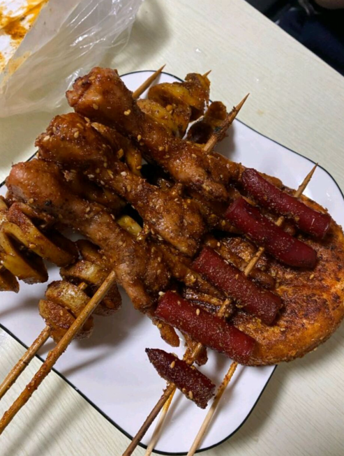 做烧烤需要多少钱投资_北京地铁口烧烤店经营成本_夏季烧烤店利润分析