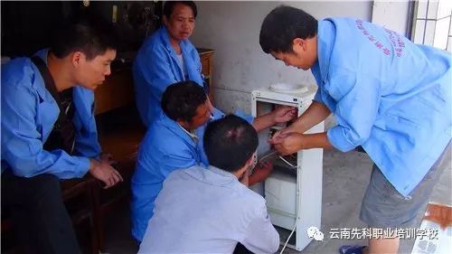 笔记本电脑电源适配器拆卸方法_华硕电源适配器能修嘛_电源适配器拆解步骤