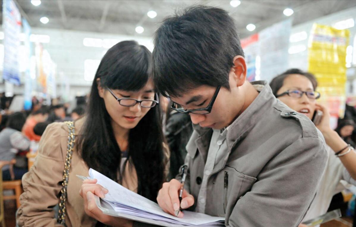 校招上写的薪资待遇真的么_校招与社招待遇对比_大学生校招优势
