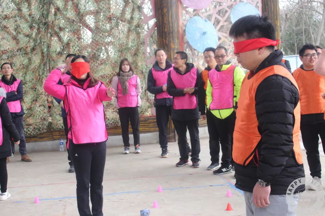 管理人员户外素质拓展培训_武汉欢乐谷团队建设活动_武汉众行户外拓展培训