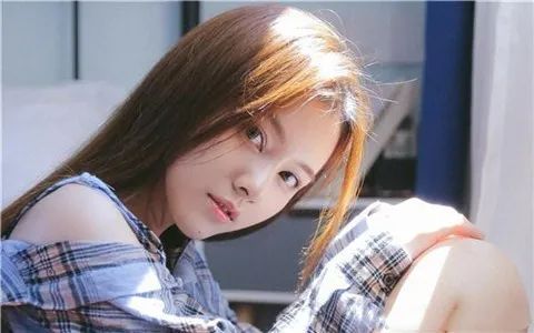 追女孩子早上问候微信_暧昧打招呼方式微信_如何用图片打招呼追女生