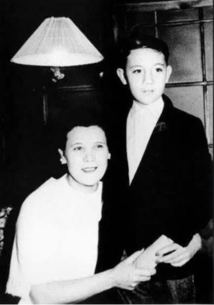 蒋经国儿子都活到多大岁数_蒋经国子女命运_蒋孝文蒋孝武生平