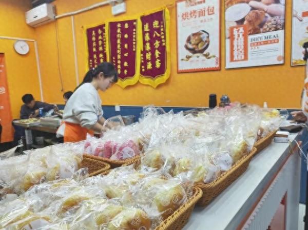 面包房店加盟费及条件_现烤面包店经营策略_2元面包店加盟模式