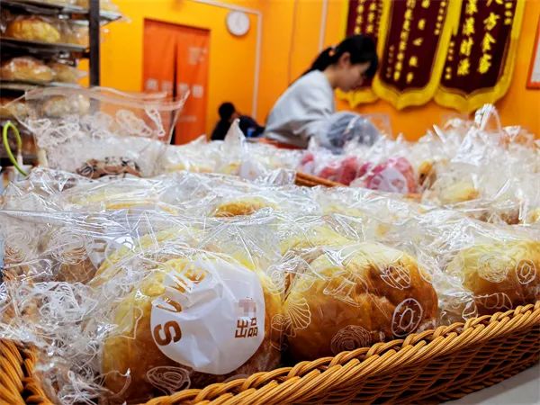 面包房店加盟费及条件_现烤面包店经营策略_2元面包店加盟模式