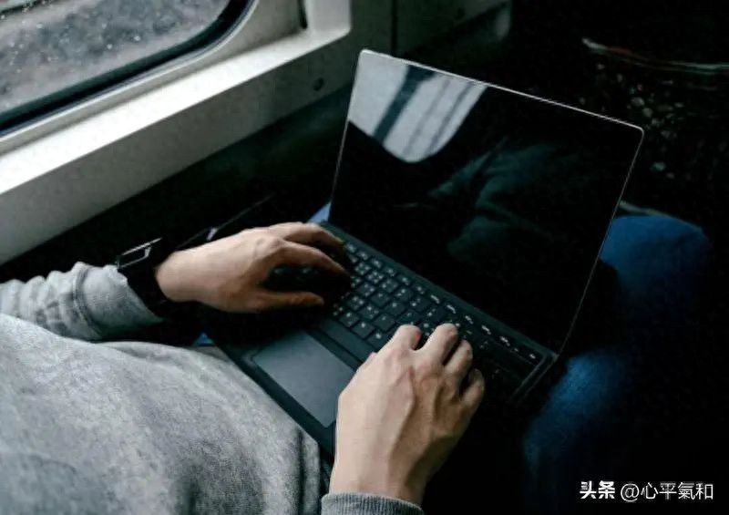 电脑黑屏不显示桌面修复_开机桌面启动无图标_黑屏问题排查方法