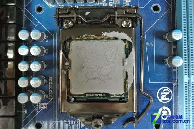 cpu风扇是贴在cpu上吗_CPU散热器安装技巧_散热器选择与兼容性