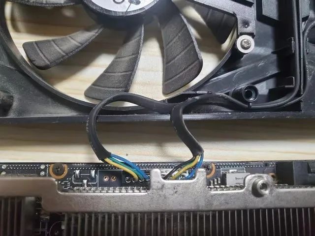 显卡上的风扇能换吗_显卡风扇异响解决方法_显卡风扇更换技巧