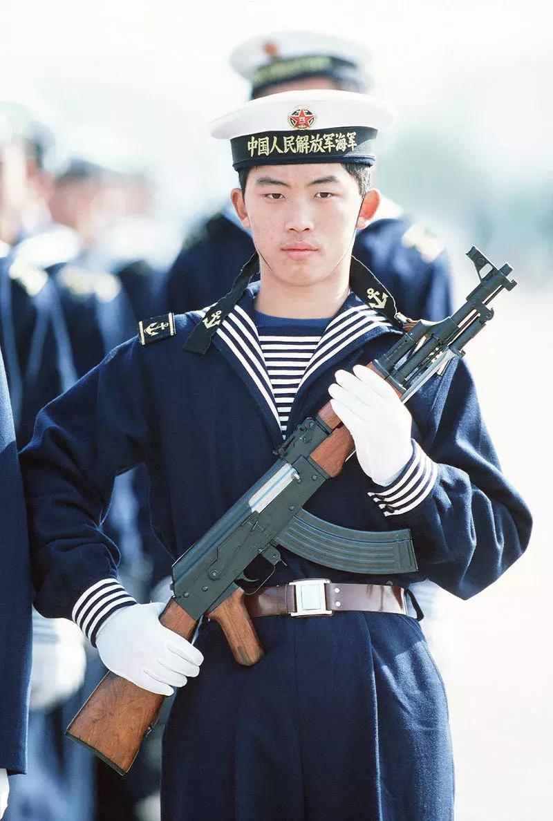 中国轻武器跟踪制度缺失_中国95式步枪问题_95-1式短自动步枪来历