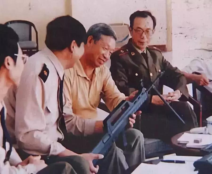 中国95式步枪问题_中国轻武器跟踪制度缺失_95-1式短自动步枪来历