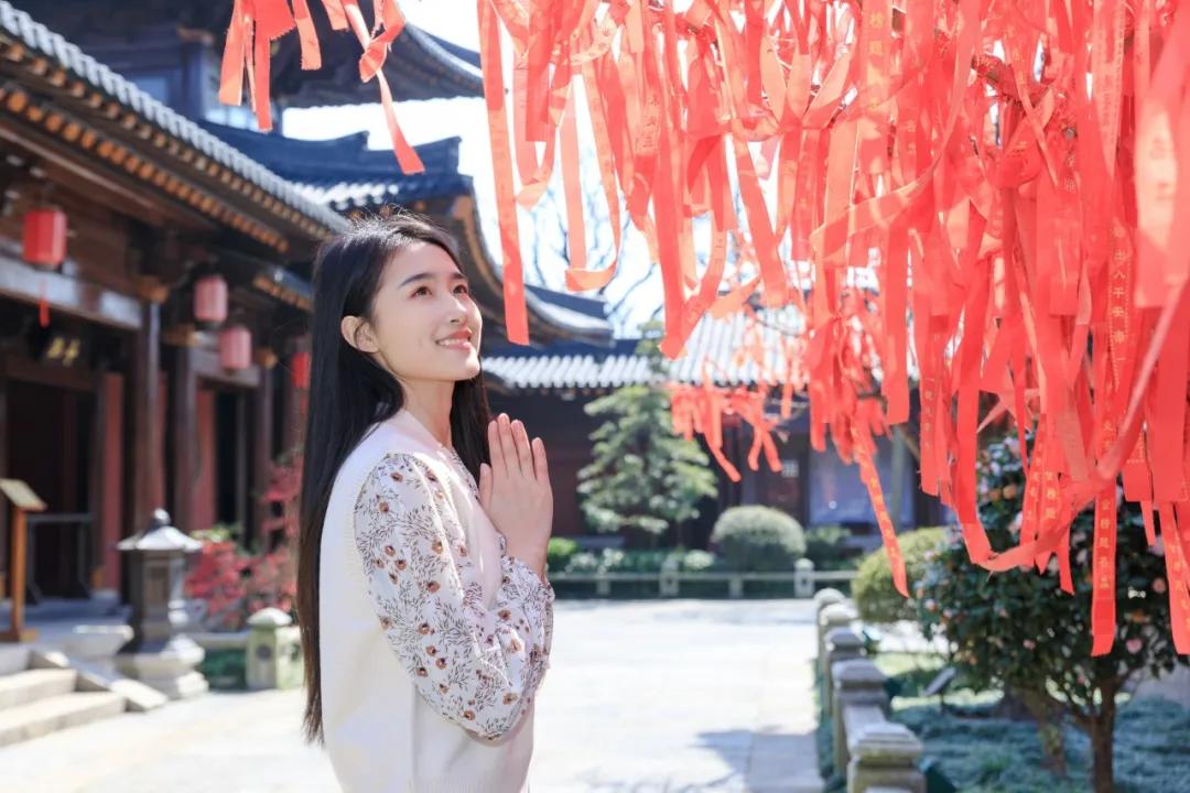 诗词安慰孤独灵魂_诗词改变气质高雅_劝人不要烦恼的诗句