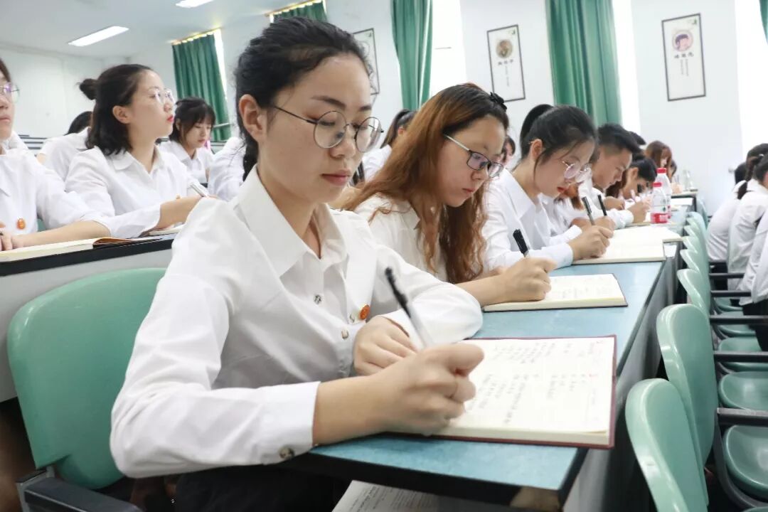如何做好新时代的劳动者_新时代劳动观教育_青马班劳动观讲座