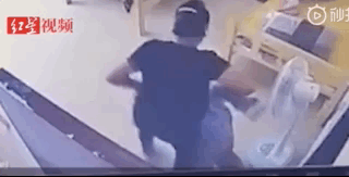 保姆杀害雇主视频_保姆上班3天为早拿钱毒杀老人_保姆杀害雇主
