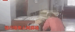 保姆上班3天为早拿钱毒杀老人_保姆杀害雇主视频_保姆杀害雇主