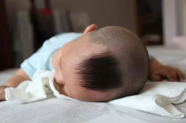 满月酒习俗传说_孩子满月后回娘家规矩_满月酒传统仪式流程