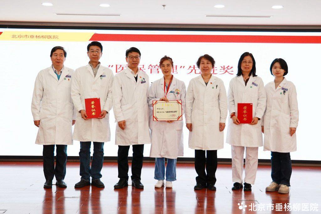 医生年度思想工作总结_医院先进集体先进工作者表彰_2022年度医院工作总结表彰大会