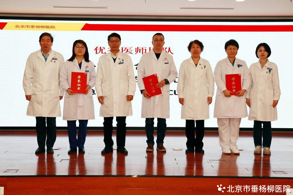 医院先进集体先进工作者表彰_2022年度医院工作总结表彰大会_医生年度思想工作总结