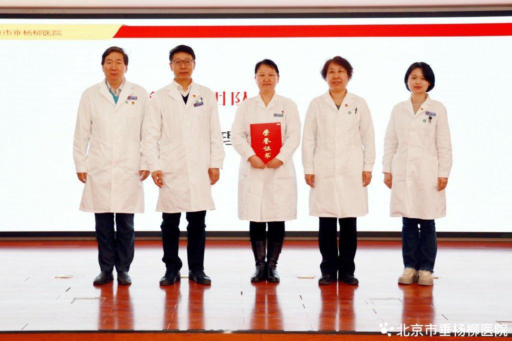 医院先进集体先进工作者表彰_2022年度医院工作总结表彰大会_医生年度思想工作总结