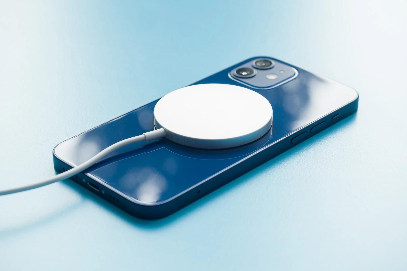 MagSafe充电器iPhone12 mini 12W限制_苹果12w充电器输出参数_MagSafe充电器功率限制原因