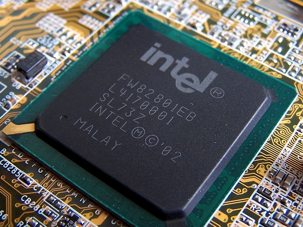 主板组成_电脑主机内部有哪些配件_主板核心器件