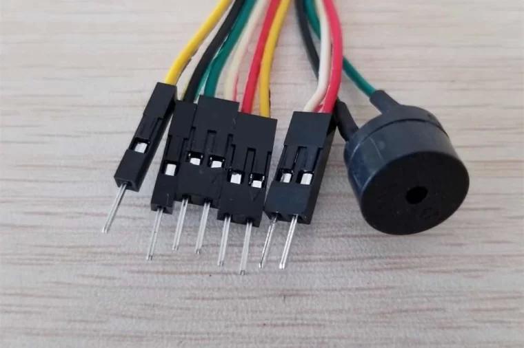 电脑主机内部有哪些配件_主板核心器件_主板组成