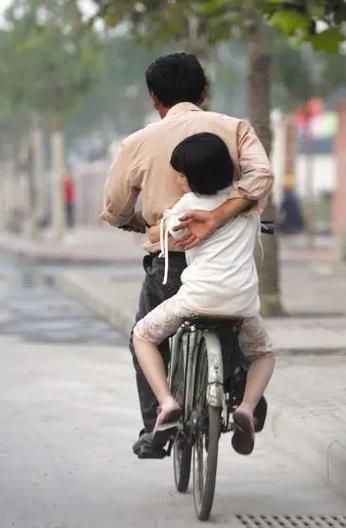 父母的爱_父母的爱是什么_父母每天为我们做了些什么事