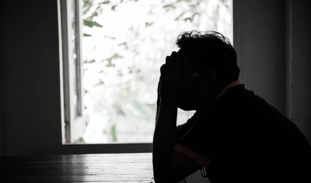 个人诚招住家男保姆照顾老人_附义务赠与法律分析_男保姆与失能老人养老故事