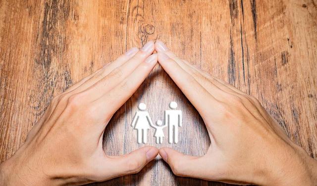 男保姆与失能老人养老故事_附义务赠与法律分析_个人诚招住家男保姆照顾老人