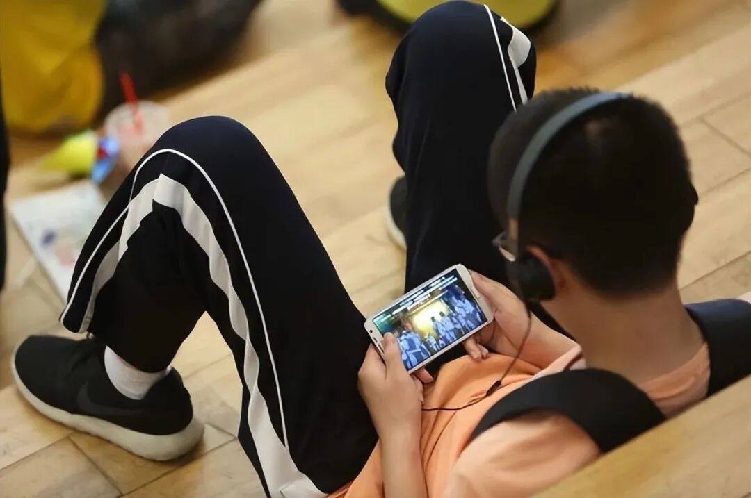 养育男孩_用身体帮助儿子度过青春期_男孩青春期引导