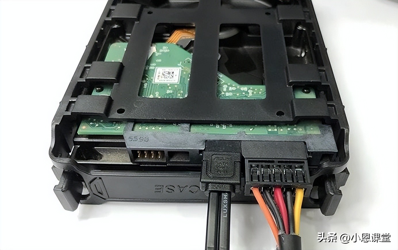 台式机内存卡安装图解_图文详解安装步骤_台式机械硬盘安装教程