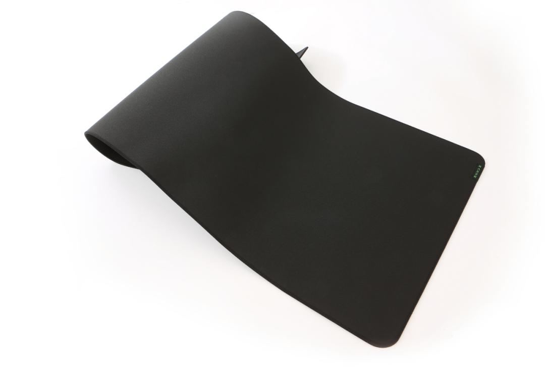 雷蛇鼠标垫速度版和控制板-融合设计,不止于大!雷蛇STRIDER XXL游戏鼠标垫