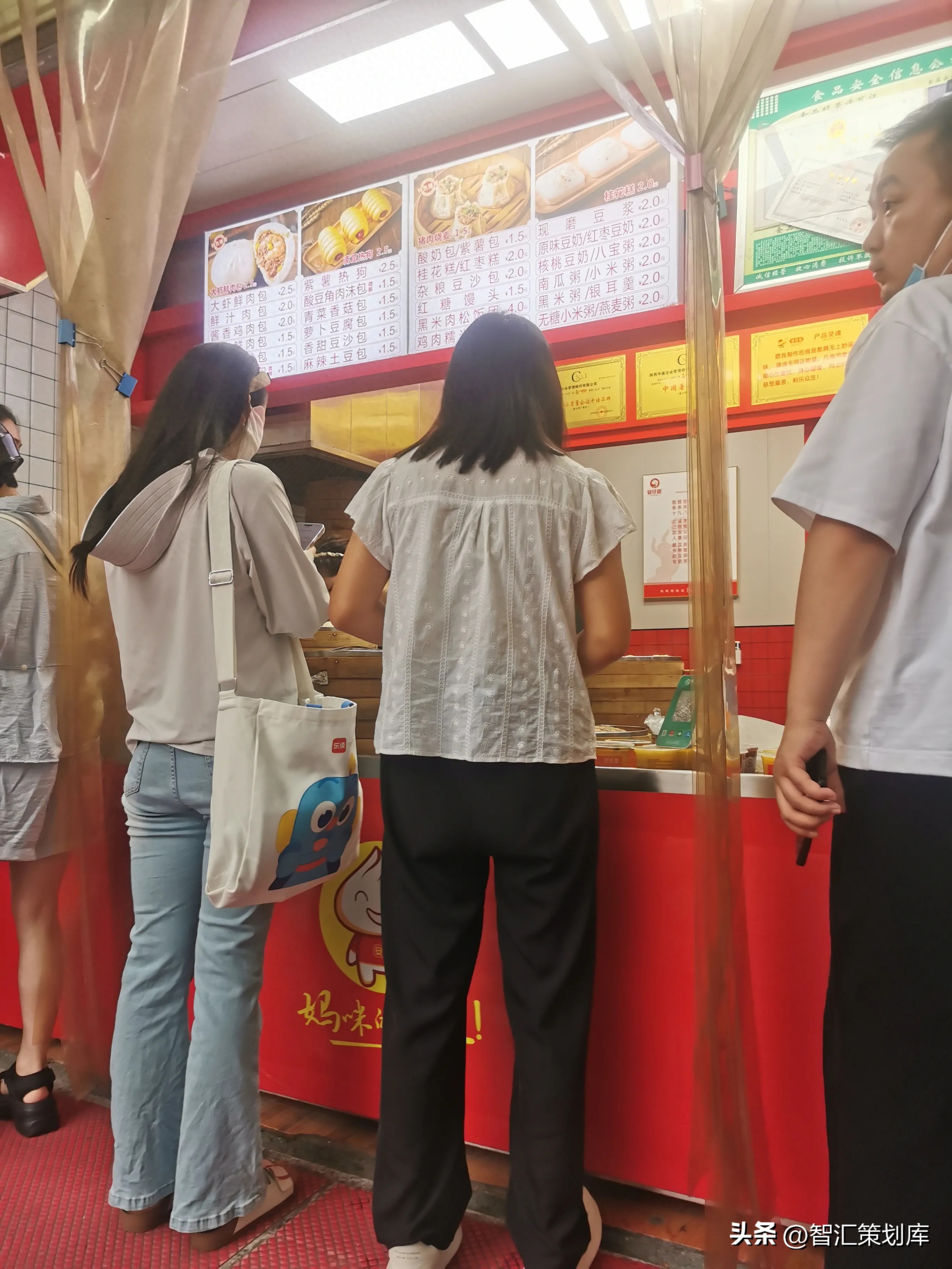 工地卖早餐利润有多大-如何低成本开个赚钱的早餐店？