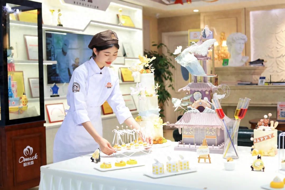 长沙学甜品的培训学校-长沙欧米奇:专业靠谱,教学成果显著的职业技能培训学校