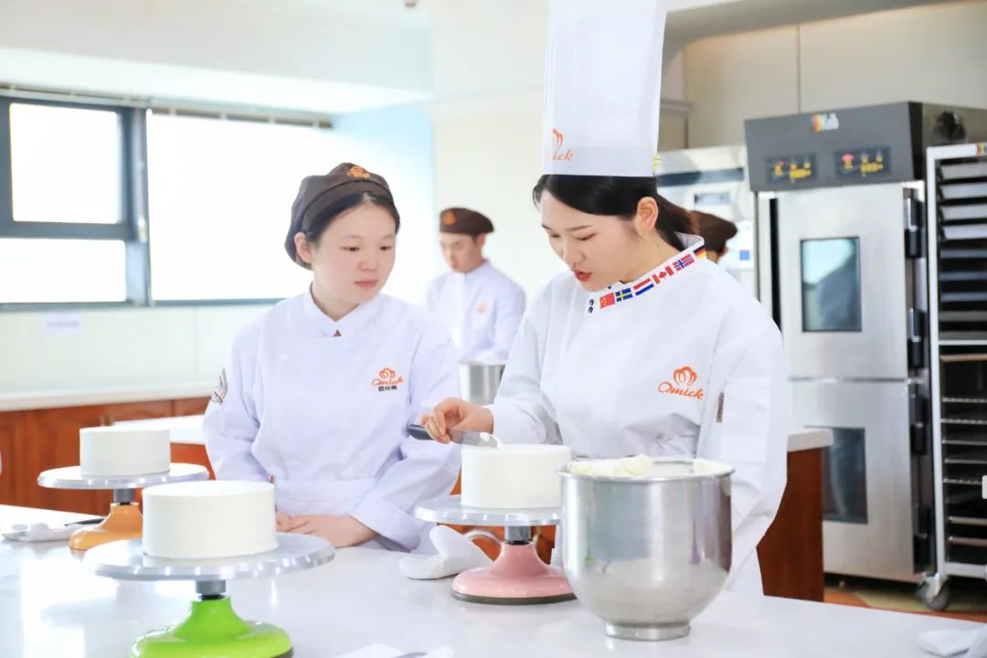 长沙欧米奇教学成果显著吗_长沙学甜品的培训学校_长沙欧米奇西点西餐学校专业吗