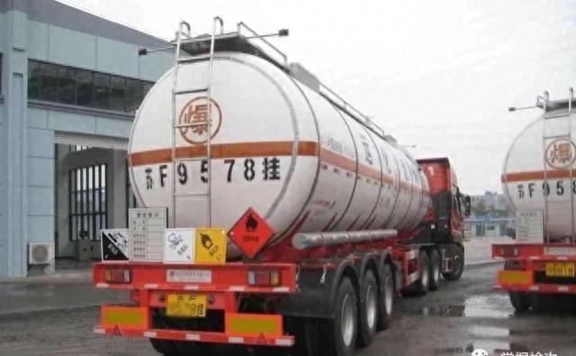 危险品押运员工作好干吗-危运挂车上的“女押运员”!