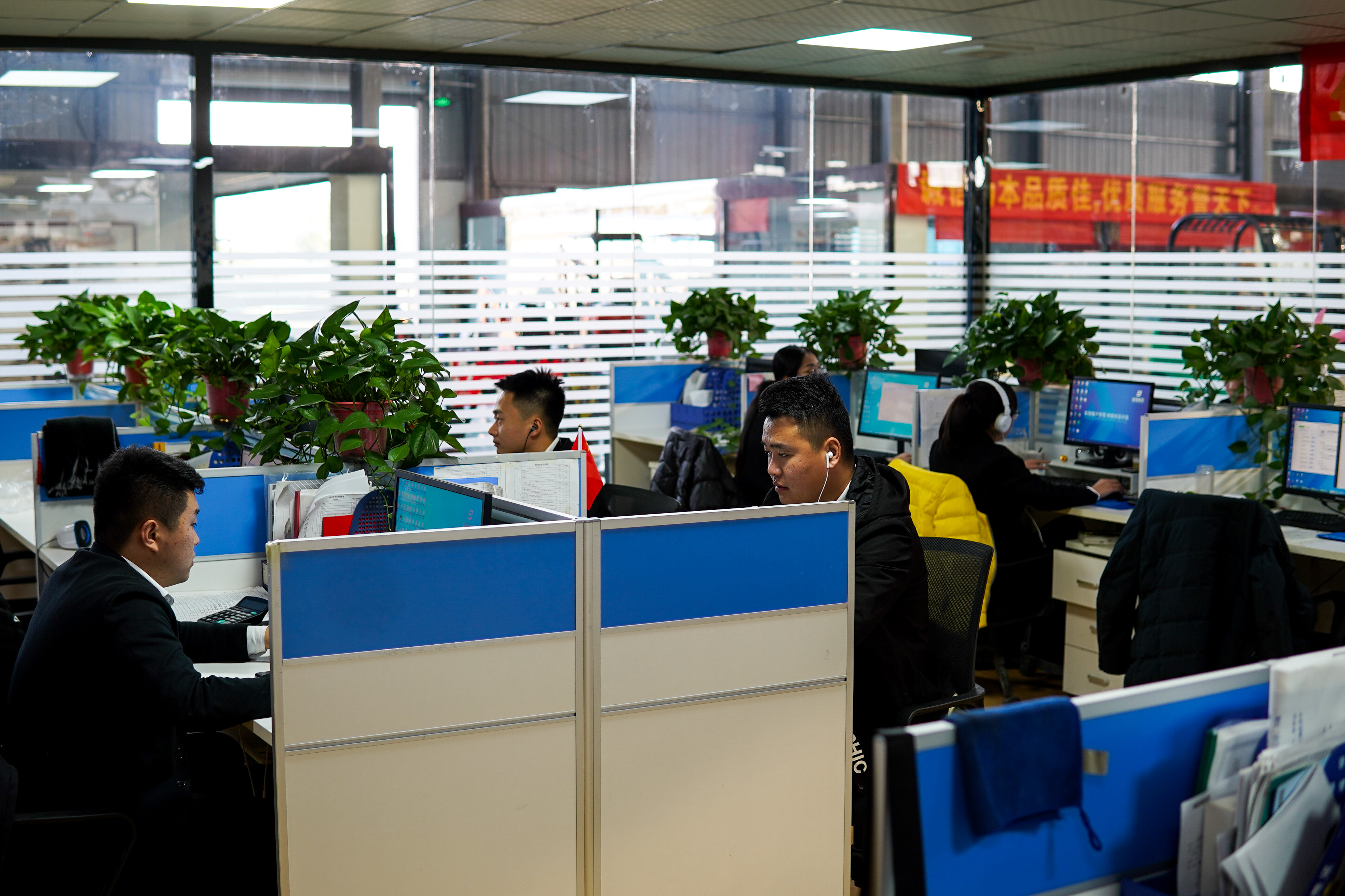 小挖掘机工作视频大全_微型挖掘机线上销售_山东挖掘机双十一优惠