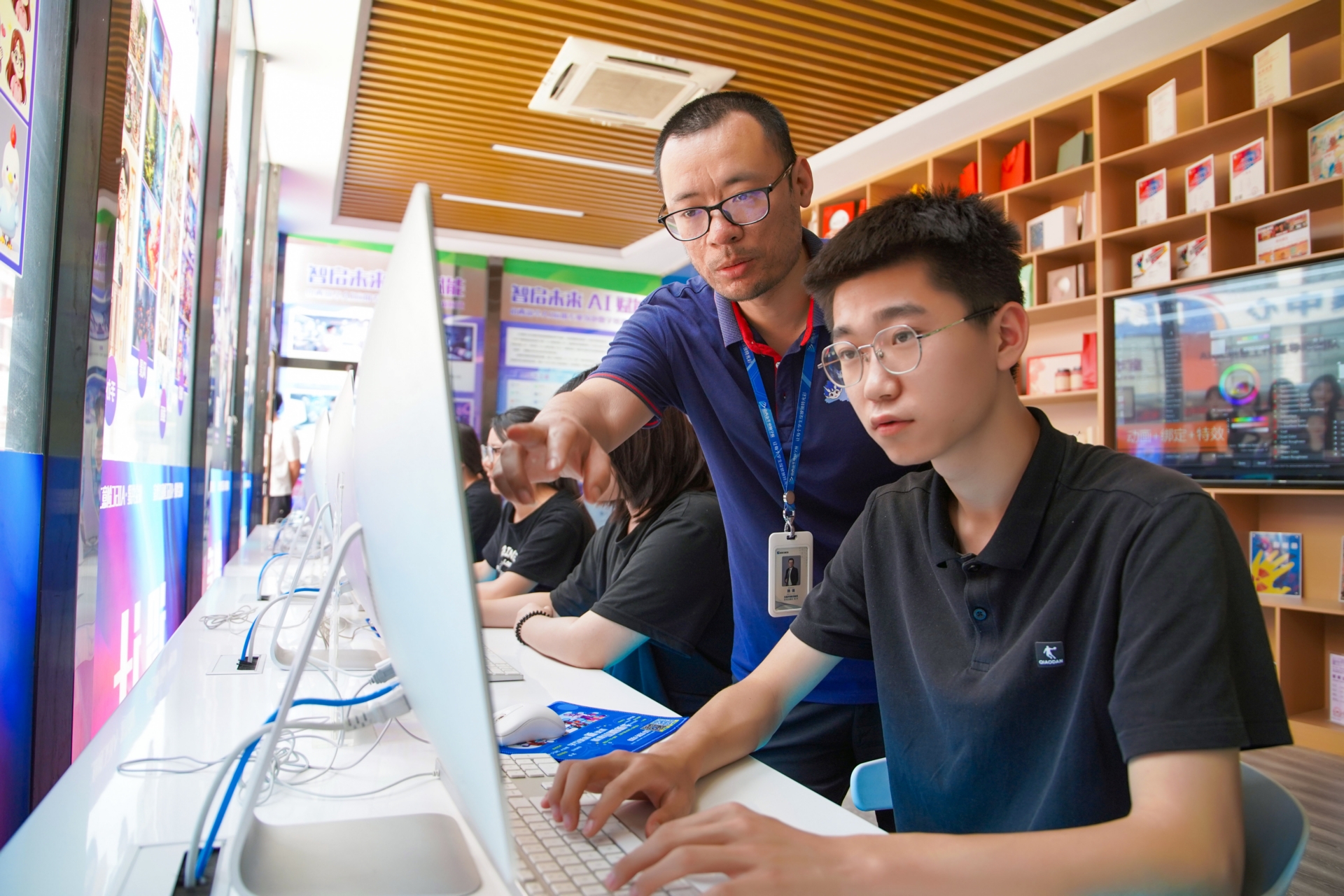 电商美工设计培训学校哪家靠谱_网页设计学校好不好_视觉传达设计培训学校哪家比较好