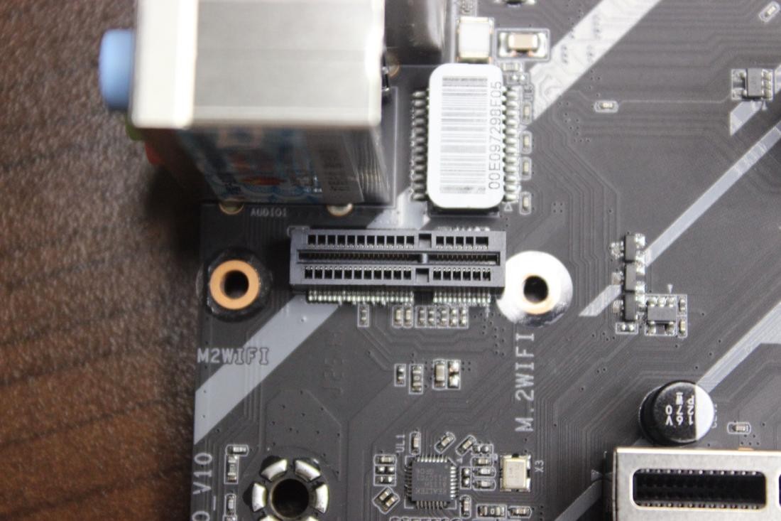 同平台更换主板是否需要重装系统_win10更换主板后激活_更换主板系统重装问题