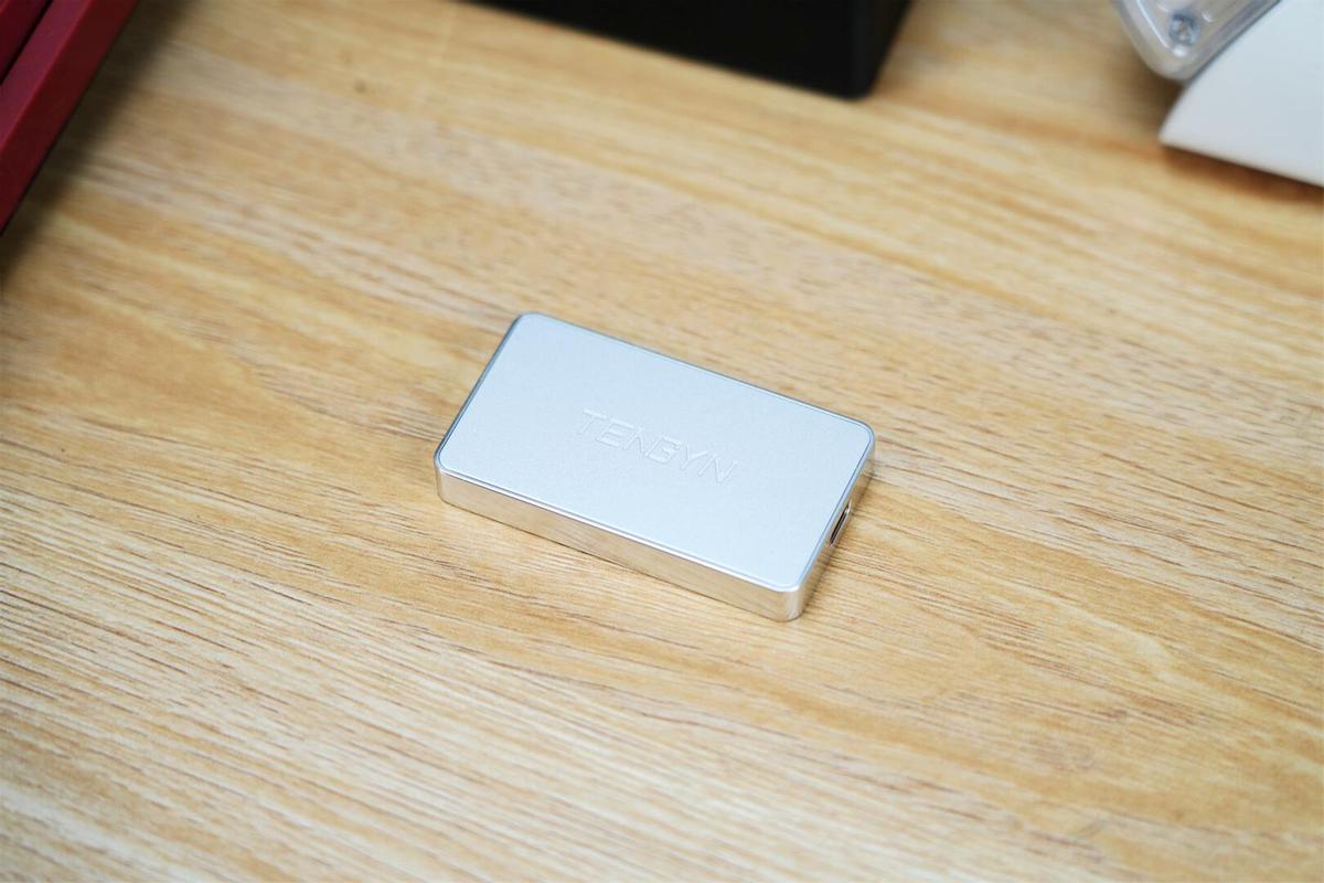 存储设备颜值革命_生活美学融合存储_移动硬盘价格一般多少