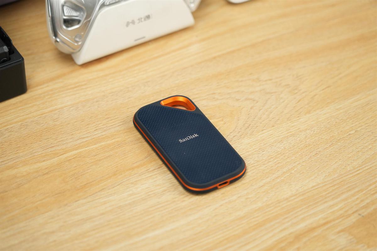 存储设备颜值革命_生活美学融合存储_移动硬盘价格一般多少