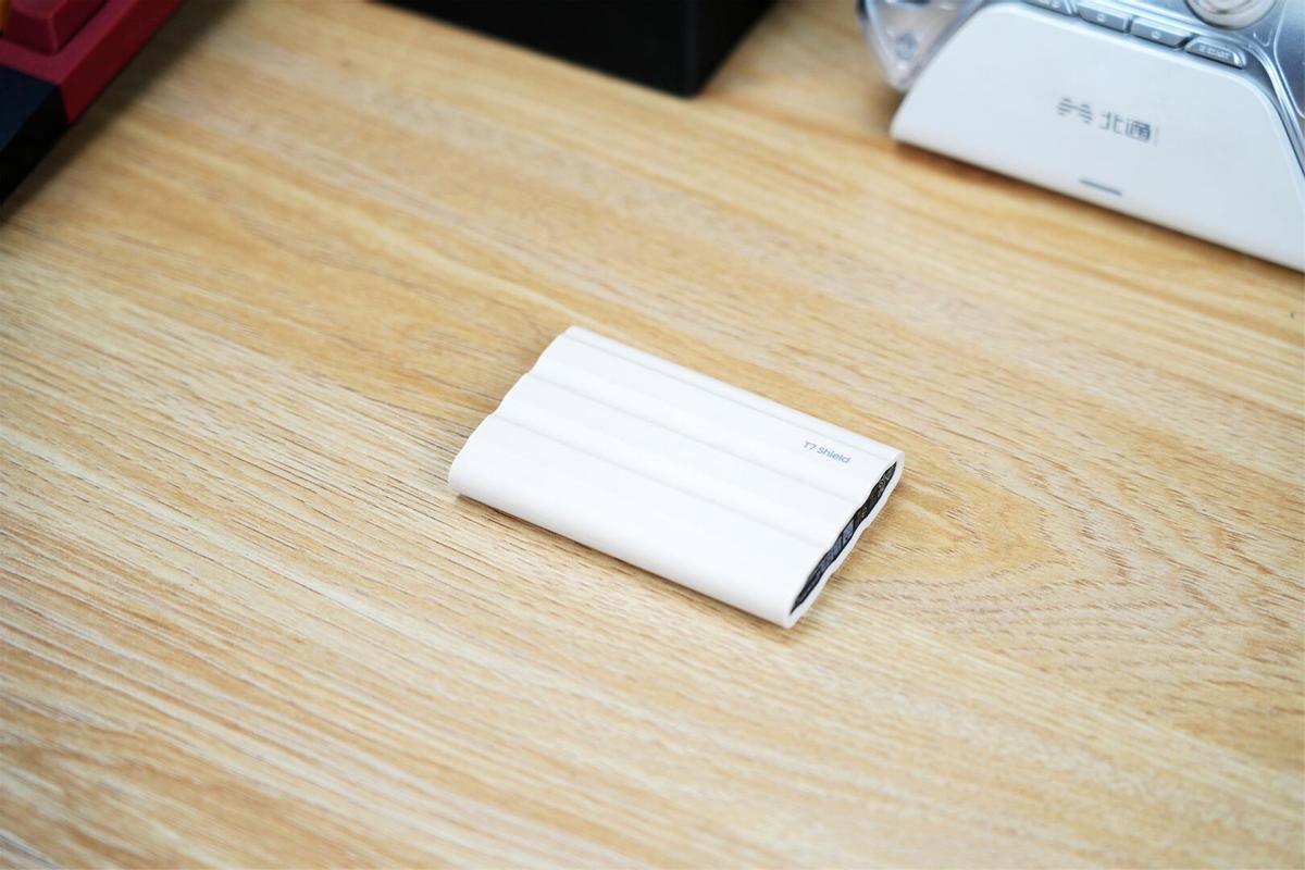 移动硬盘价格一般多少_存储设备颜值革命_生活美学融合存储