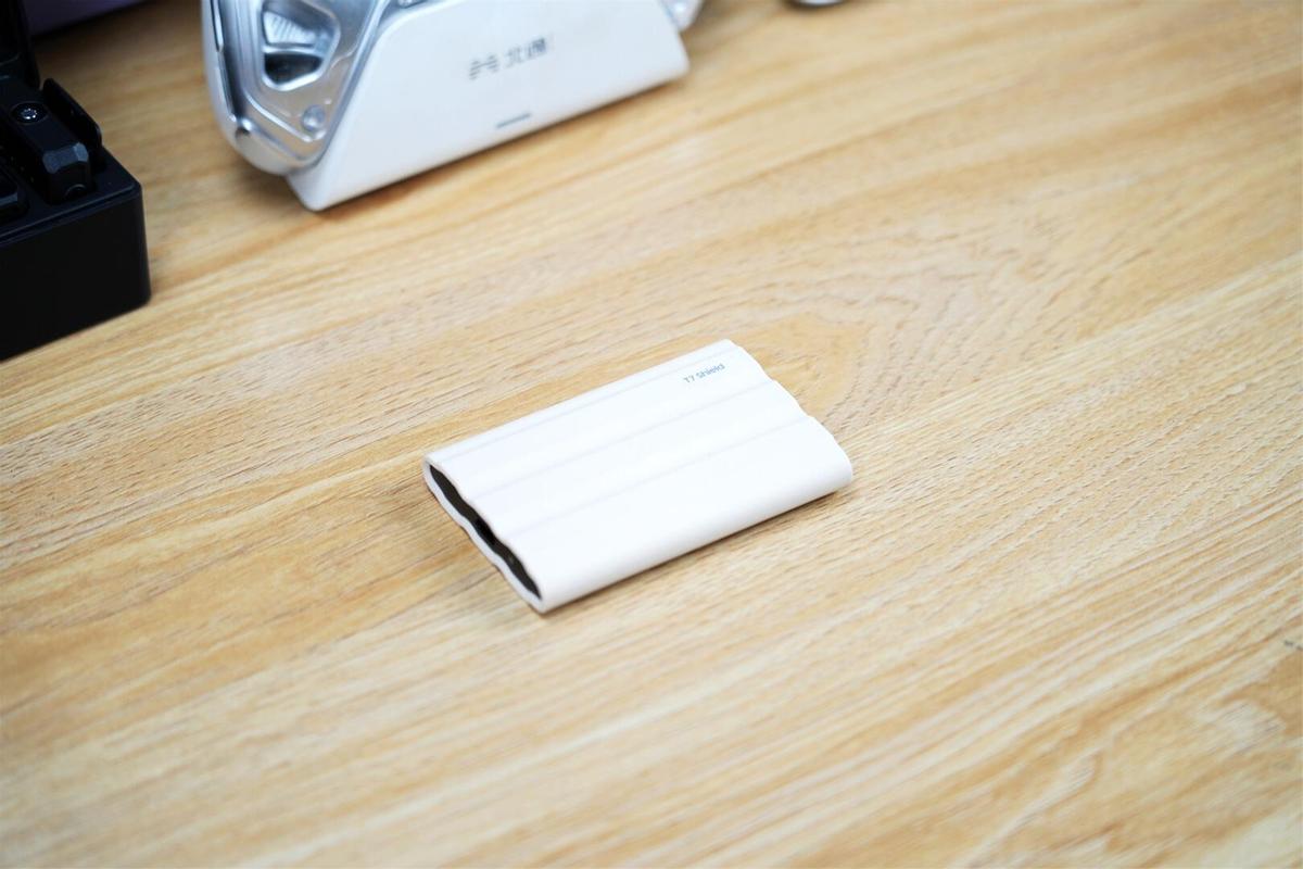 移动硬盘价格一般多少_生活美学融合存储_存储设备颜值革命