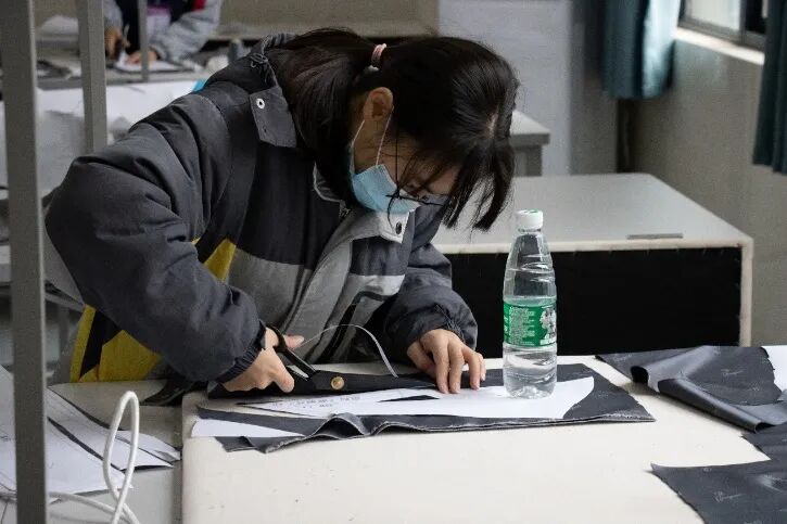 温州服装打版学校_电脑款式拓展设计纸样设计与立体造型_温州市中等职业学校技能节服装设计与工艺比赛