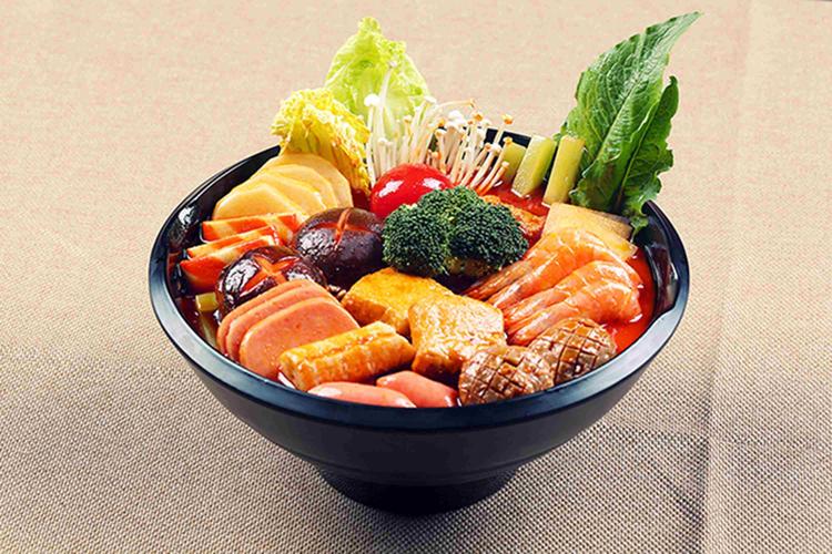 加盟麻辣烫品牌注意事项_麻辣烫加盟商资格有哪些要求及条件_如何选择加盟麻辣烫品牌