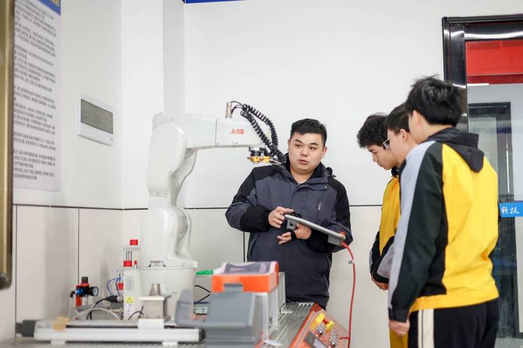 自动化操作与编程人才培训_智能制造技能培训_杭州工业机器人培训